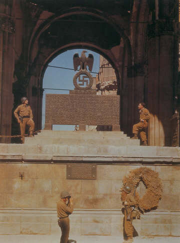 Feldherrnhalle 7-1945.jpg