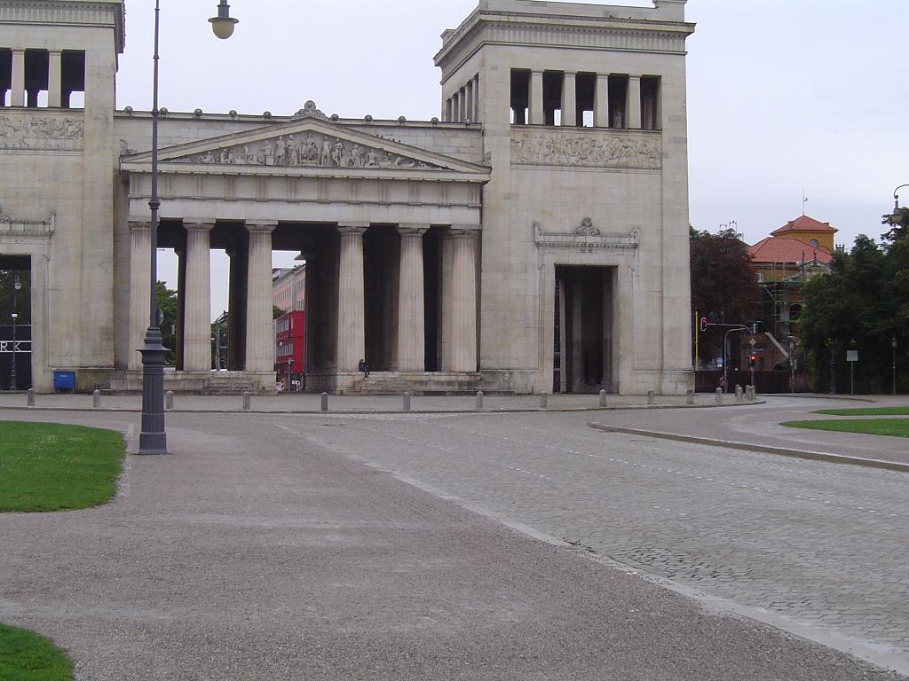 Königsplatz 9-2011.JPG