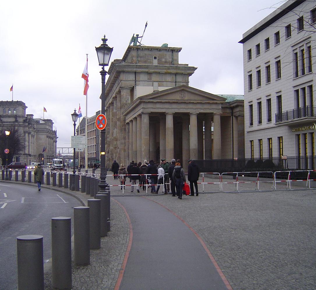 Brandenburger Tor 2011b.JPG