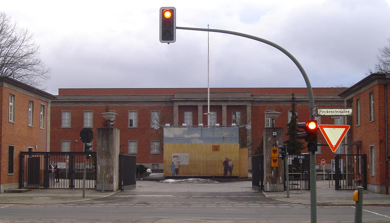Lichterfelde Kaserne 2011a.JPG